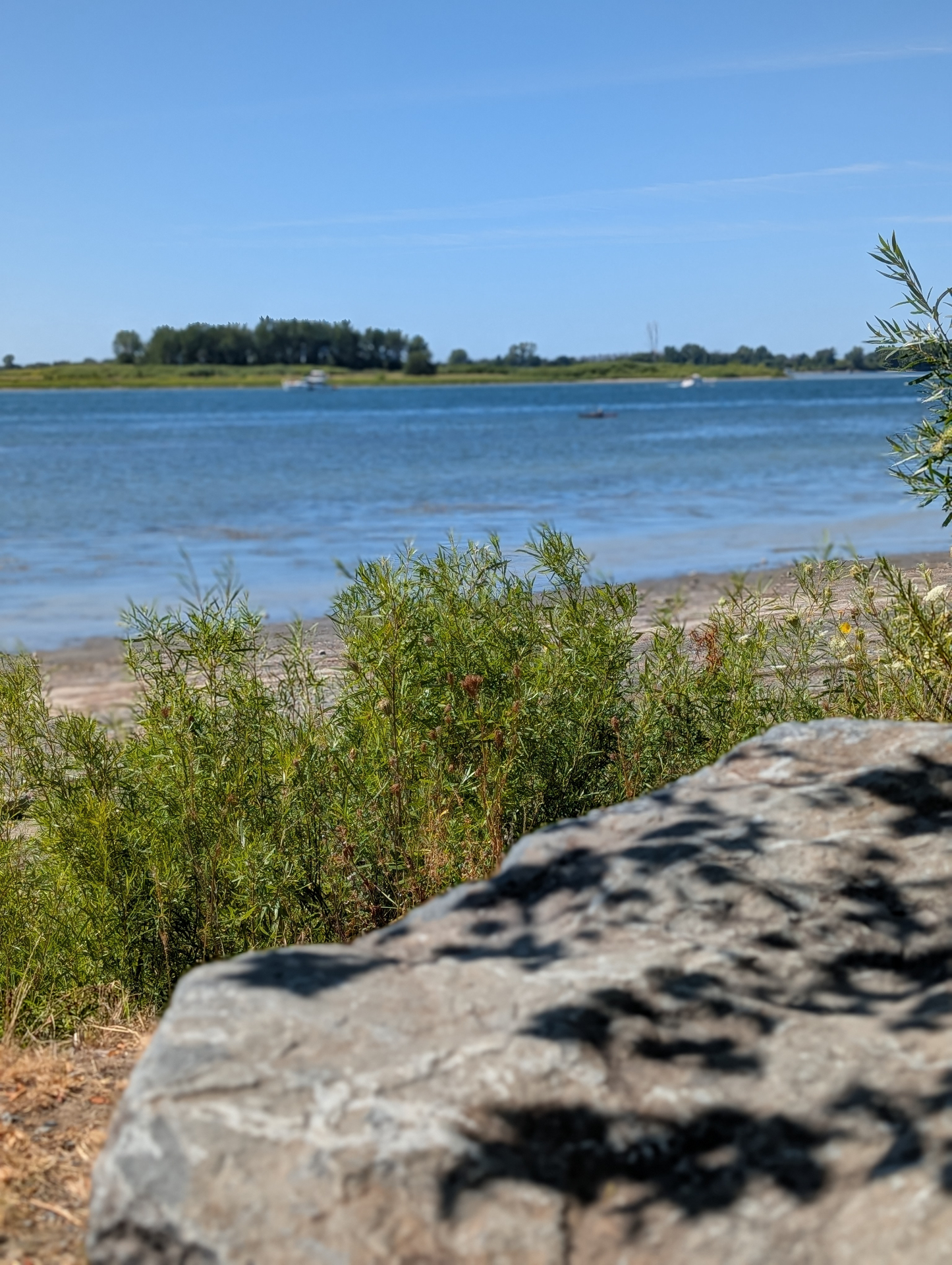 Berge du fleuve Saint-Laurent à Varennes, vue sur les îles de Boucherville